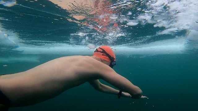 Czech freediver prepares for world record attempt in swimming under ice