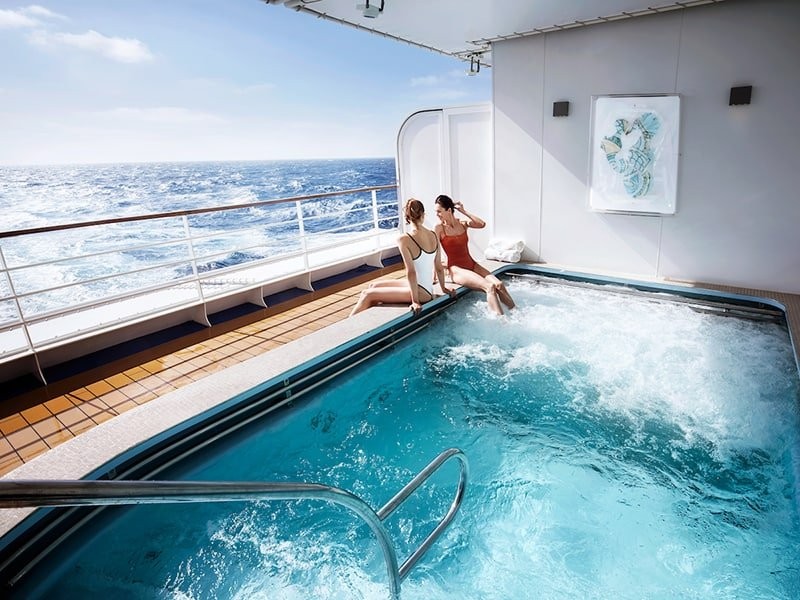 THE MOST LUXURIOUS CRUISE LINERS IN THE WORLD