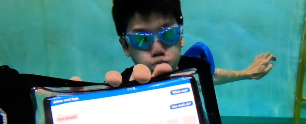 Finally! There's Now a Way to Send Text Messages on Your Phone Underwater