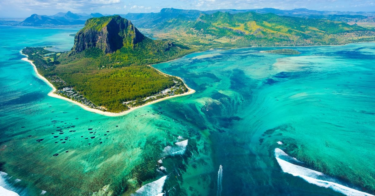 The Spectacular ‘Underwater Waterfall’ In The Middle Of The Indian Ocean