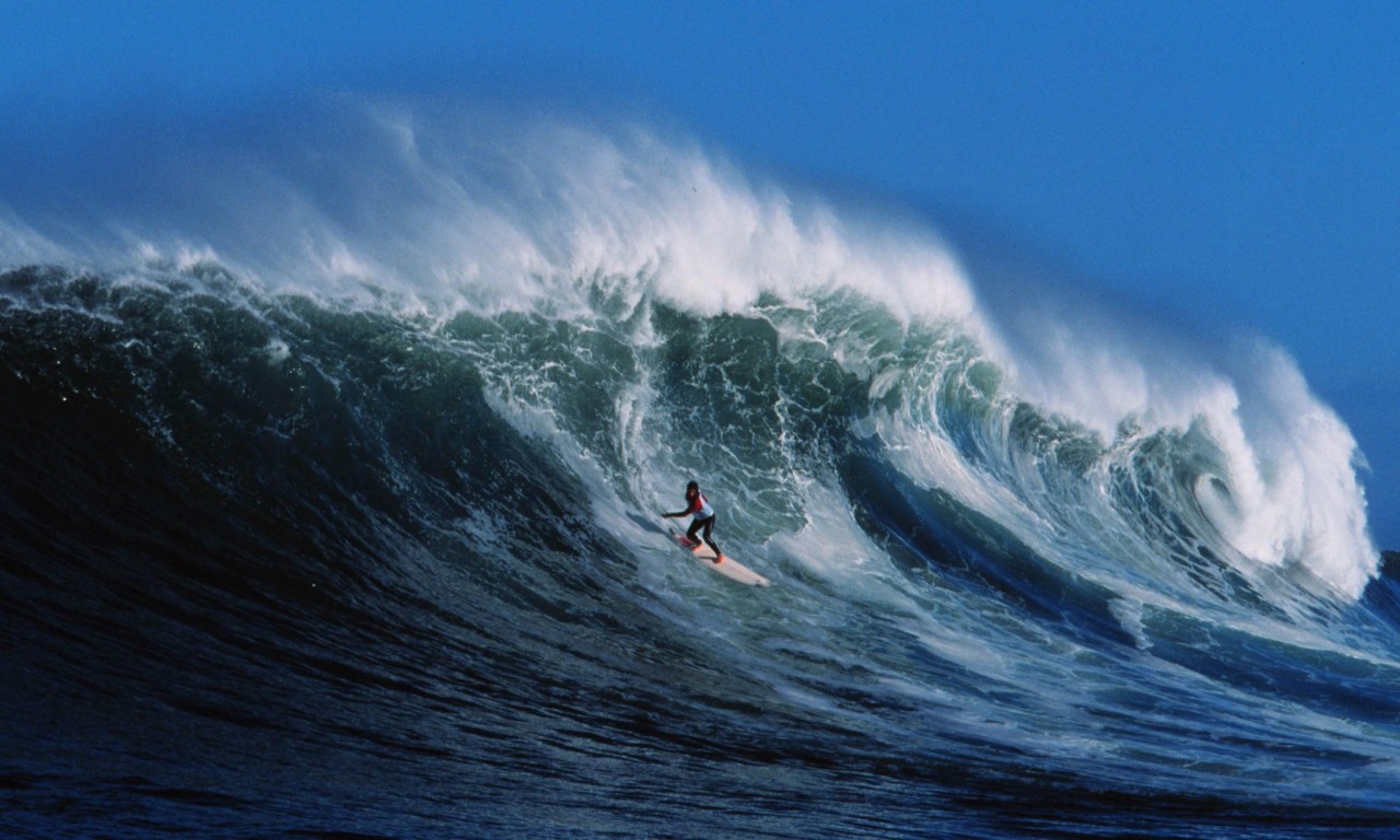 ‘It blew our minds’: the surfers who braved sharks to ride Africa’s mightiest wave