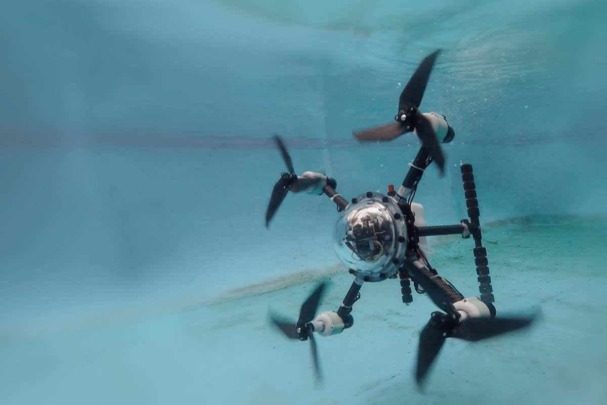 Diving drone can switch between flying and swimming