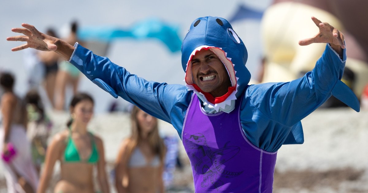 1 Shark, 2 Rastas, & Hulk Hogan All In One Surf Contest
