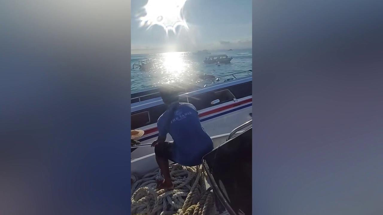 Indonesia: Boat carrying 89 tourists capsizes off the coast of Bali