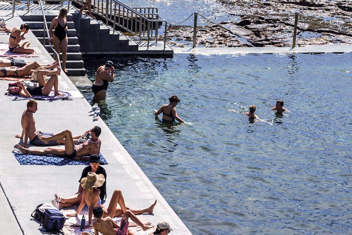 Photo Sums Up Difference Between Going To The Beach In Australia & Europe