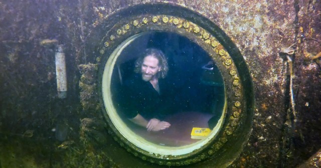 Florida man breaks record for longest time living underwater