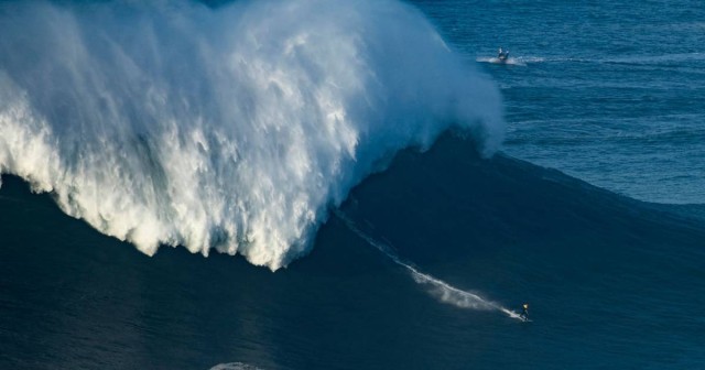 Legendary surfer Marcio Freire dies on giant waves in Nazaré