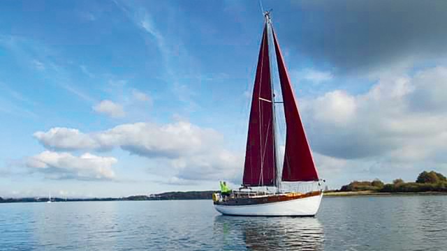 Great seamanship: unstepping a solid wood mast solo