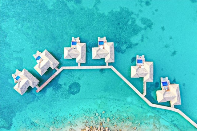 The 12 Best Caribbean Overwater Bungalows [2021]