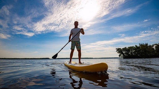 This man swapped his car for a paddleboard and saved €3,000 a year