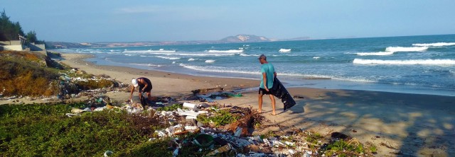 USA Surf Team and Wyland Foundation launch national waterway cleanup