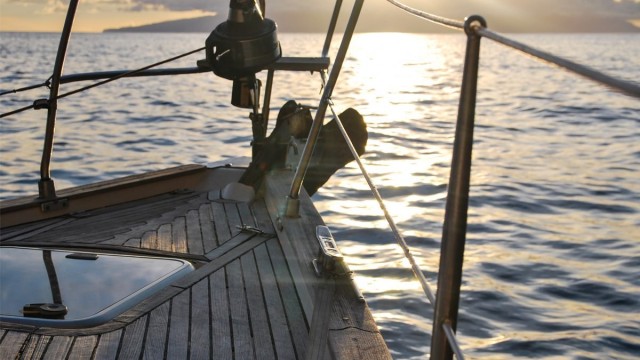 A Complete Guide to Teak Maintenance on Your Sailboat