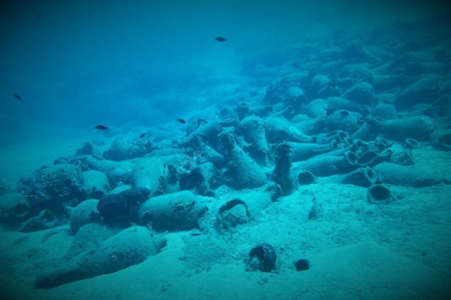 Roman Port, Stunning Amphorae Discovered Under Sea Off Crete