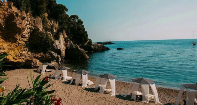 Inside One Of Italy’s Most Seductive And Glamorous Beach Resorts