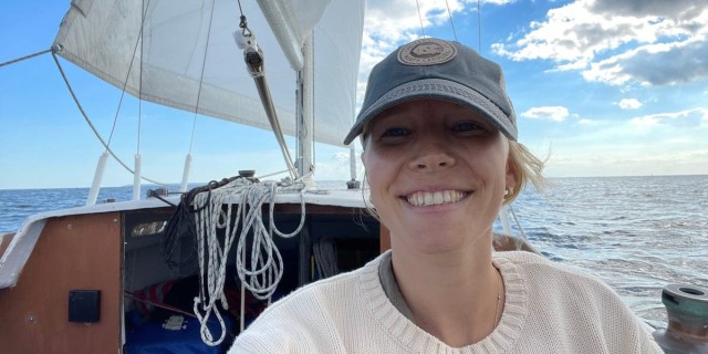 Sailing with a stranger: I used the app Boatsetter to rent a captained boat in Brooklyn for two hours — here's what it was like