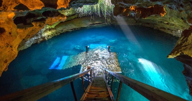 This Is What It's Like To Go Exploring In Devil's Den (And You Don't Need To Scuba To See It)