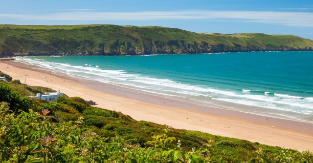 15 beaches you wouldn't believe are in the UK to visit this bank holiday (because who needs Bondi when you can go to Barafundle?)